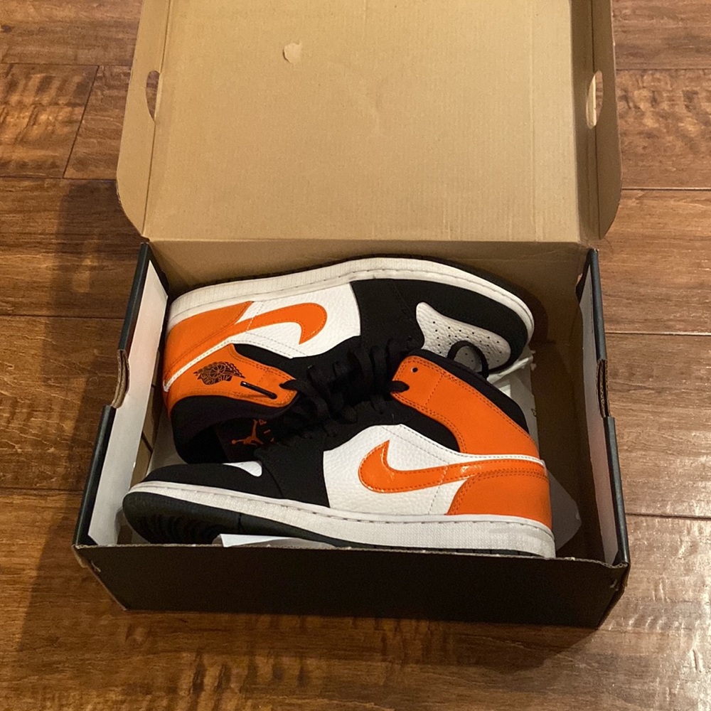Air jordan 1 mid “shattered backboard”